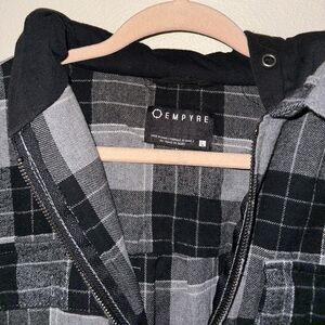 Empyre | Gray and Black Flannel Size L
